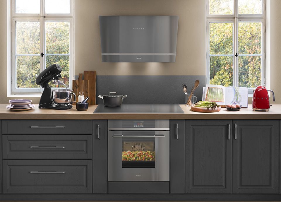 Smeg SF6100TVN1 Oven Single 60Cm Linea Single Oven In Black Glass at Cartersdirect in Brighton Haywards Heath Horsham Worthing Southwick Storrington