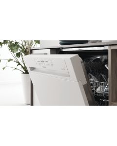 Indesit DBE2B19UK Dishwasher